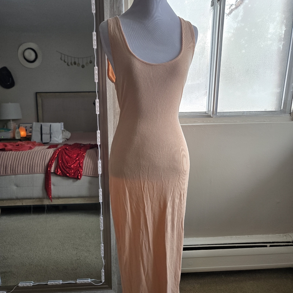 Elegant Peach Sleeveless Dress